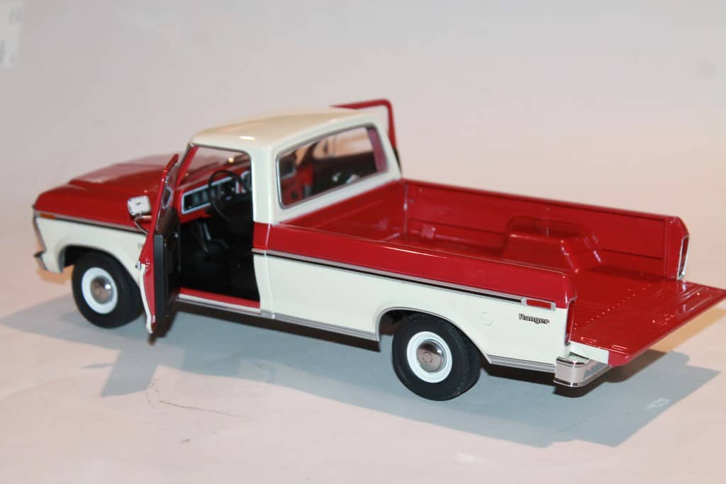 Quiralu Simca Marly 1:43 – Voiture Miniature Gris Et Crème – Collection France