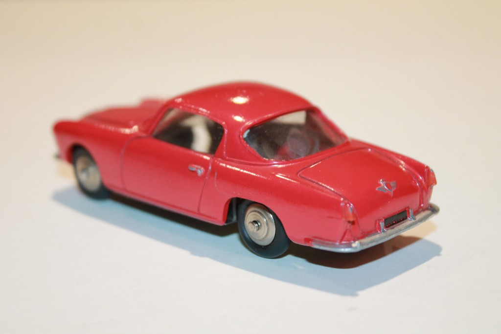 ALFA ROMEO 1900 COUPE ROUGE DINKY TOYS 1/43°
