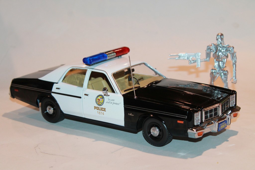 DODGE MONACO POLICE TERMINATOR 1977 GREENLIGHT 1/18°