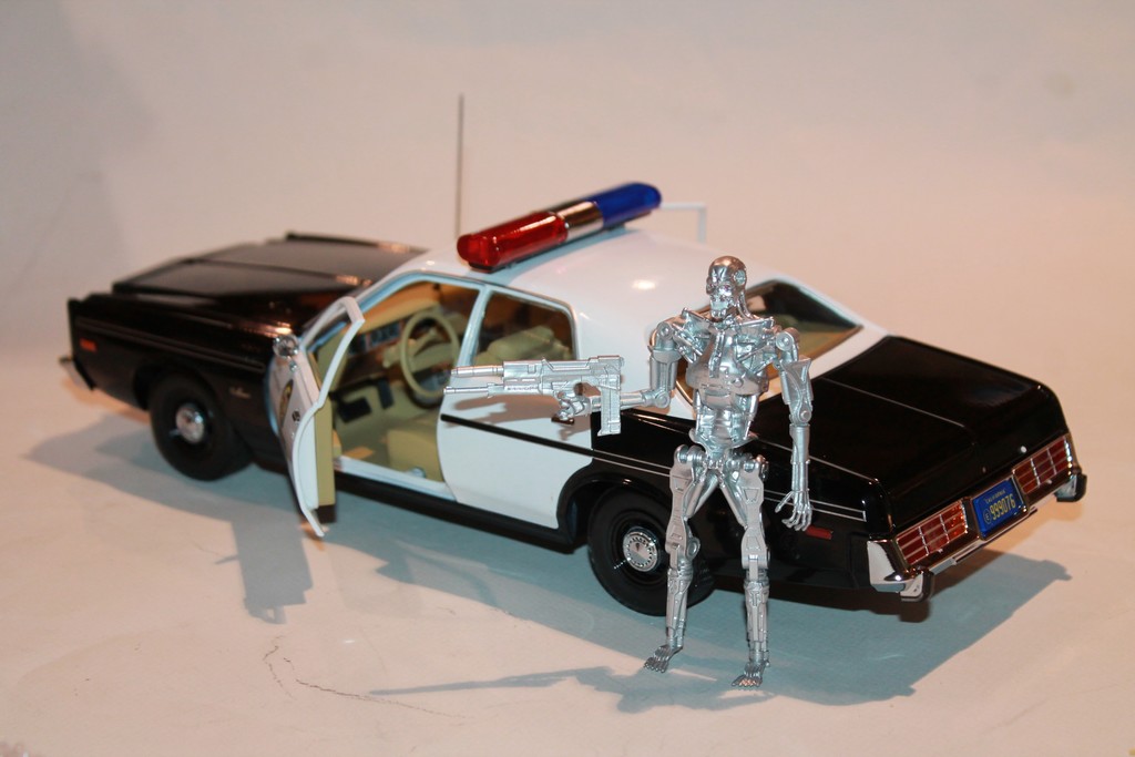 DODGE MONACO POLICE TERMINATOR 1977 GREENLIGHT 1/18°