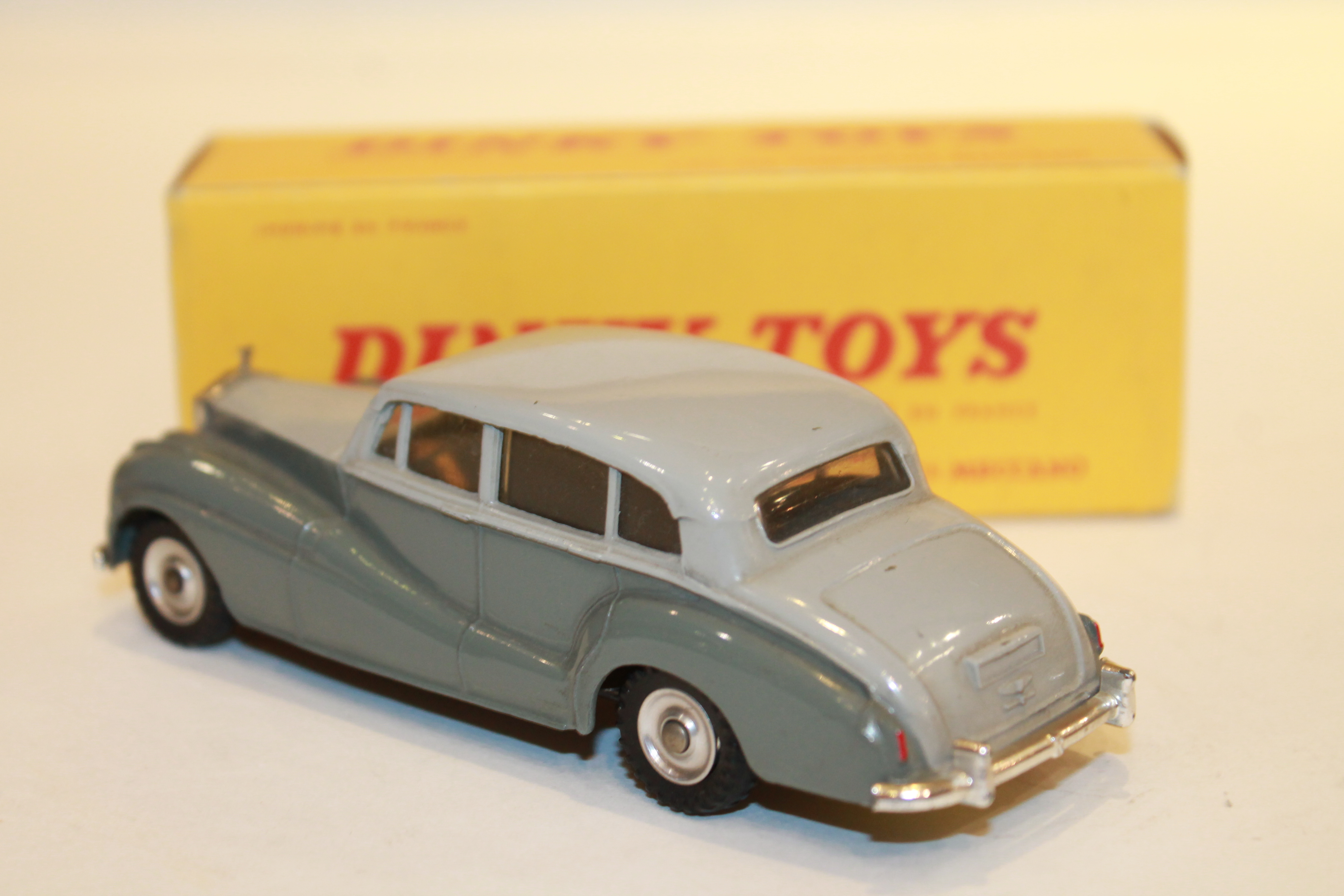 ROLLS-ROYCE "SILVER WRAITH" DINKY TOYS 1/43°