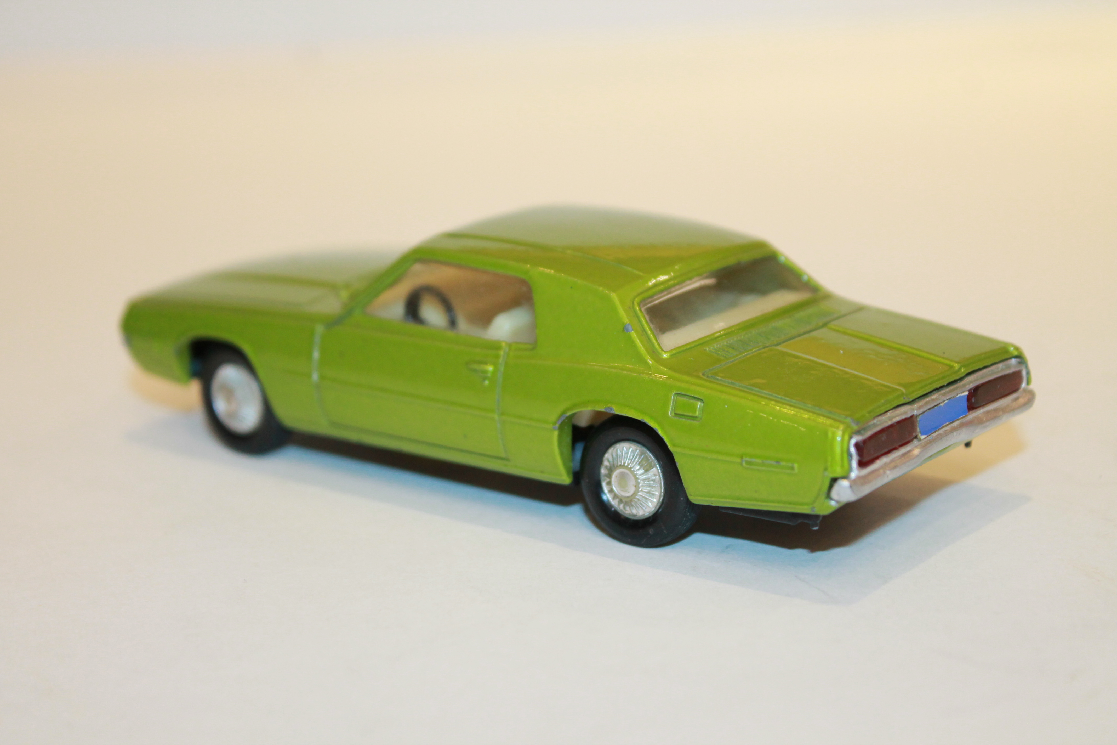 FORD THUNDERBIRD COUPE VERTE DINKY TOYS 1/43°
