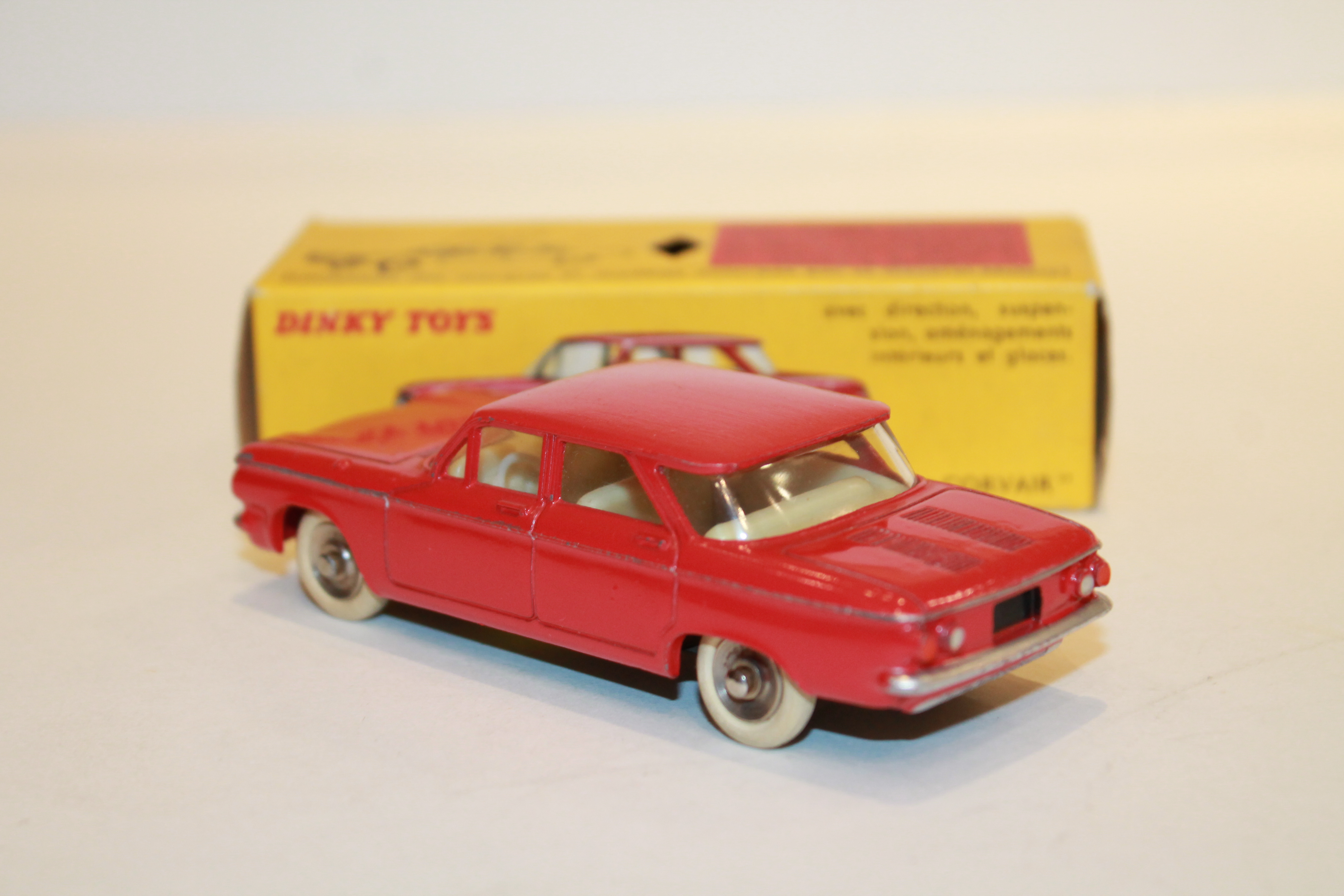 CHEVROLET CORVAIR ROUGE DINKY TOYS 1/43°