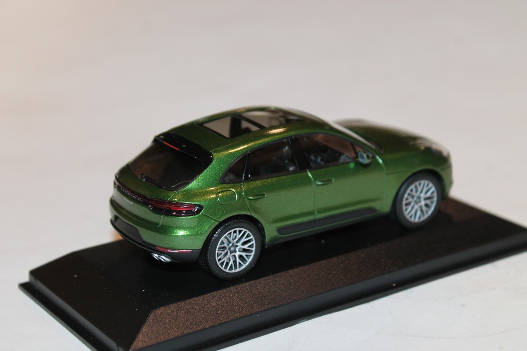 PORSCHE MACAN S 2019 VERT METAL MINICHAMPS 1/43°