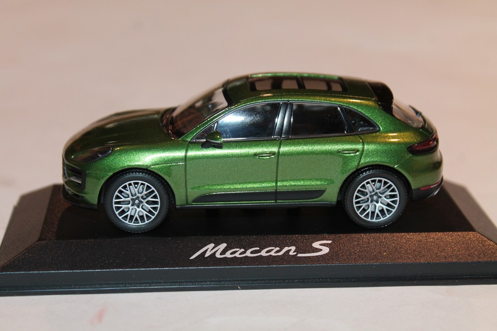 PORSCHE MACAN S 2019 VERT METAL MINICHAMPS 1/43°