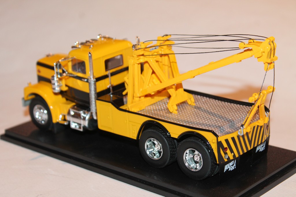 DIAMOND REO TOW TRUCK 1970 NEO 1/43°