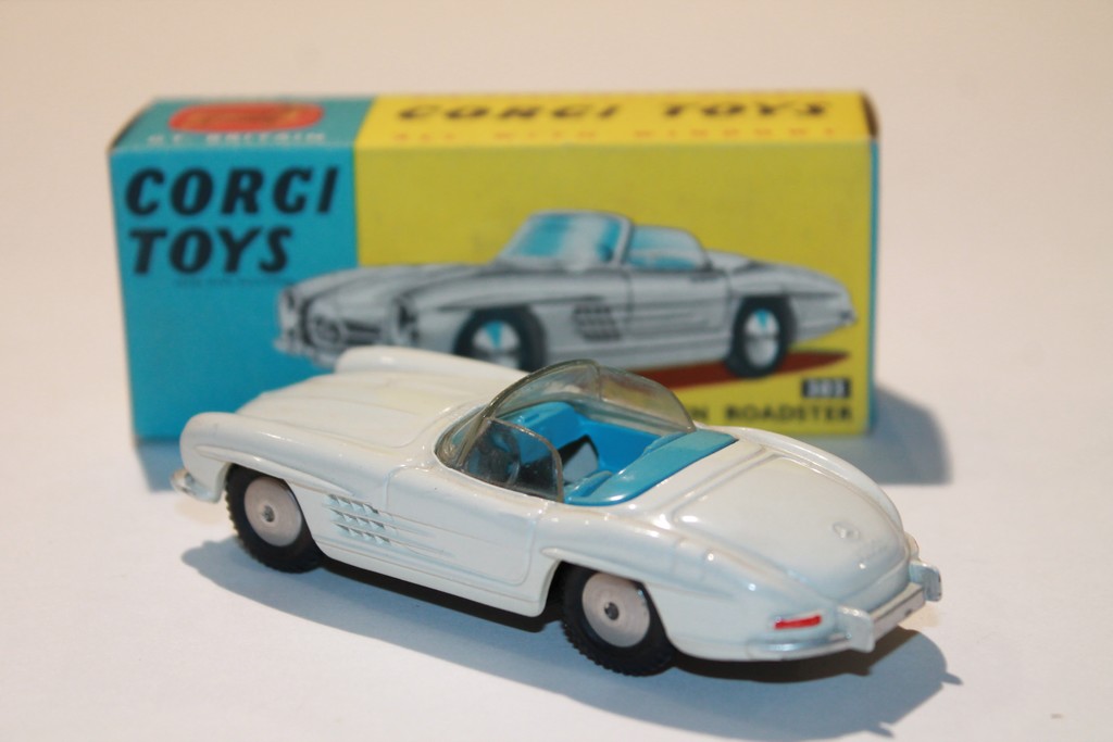 MERCEDEZ-BENZ 300SL OPEN ROADSTER BLANCHE CORGI TOYS 1/43°