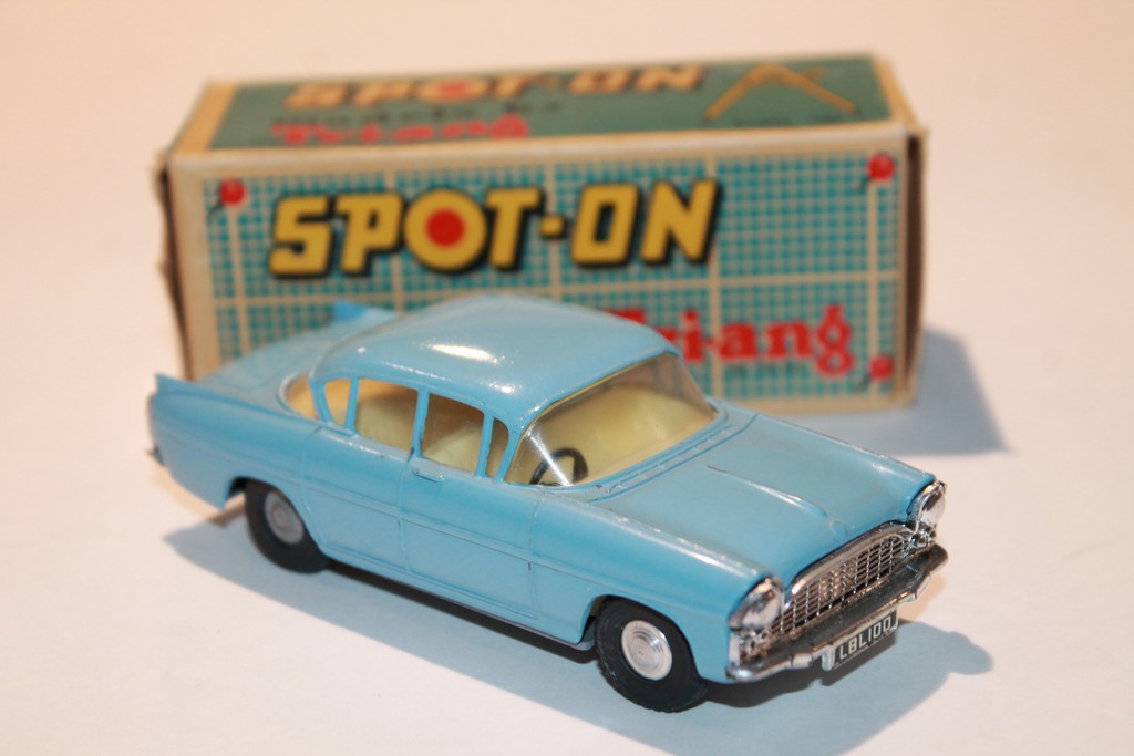 VAUXHALL CRESTA BLUE SPOT ON 1/43°