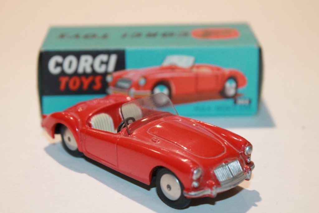 MG A SPORTS CAR ROUGE CORGI TOYS 1/43°