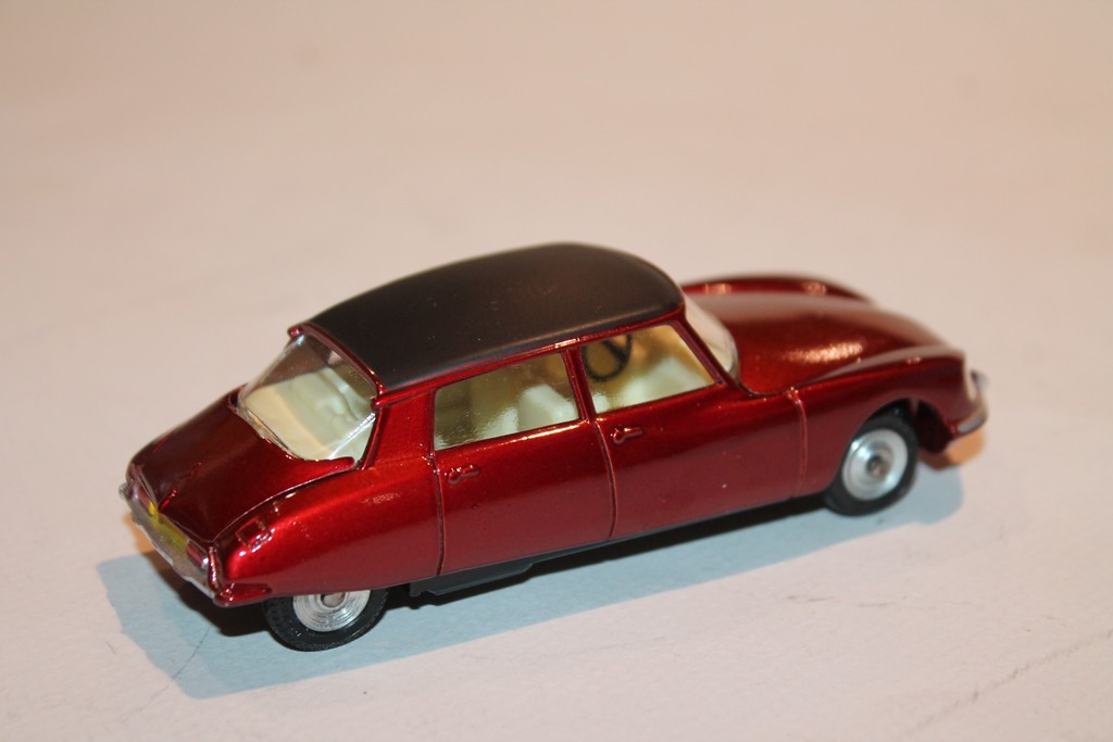 Atlas Dinky Toys 530 red 1:43 Citroen DS 23 Diecast car model collection Gift 