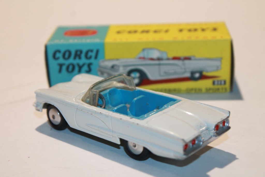 FORD THUNDERBIRD CABRIOLET BLANCHE CORGI TOYS 1/43°