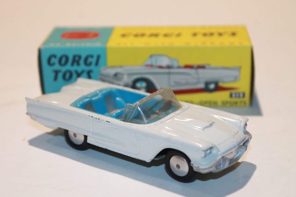 FORD THUNDERBIRD CABRIOLET BLANCHE CORGI TOYS 1/43°