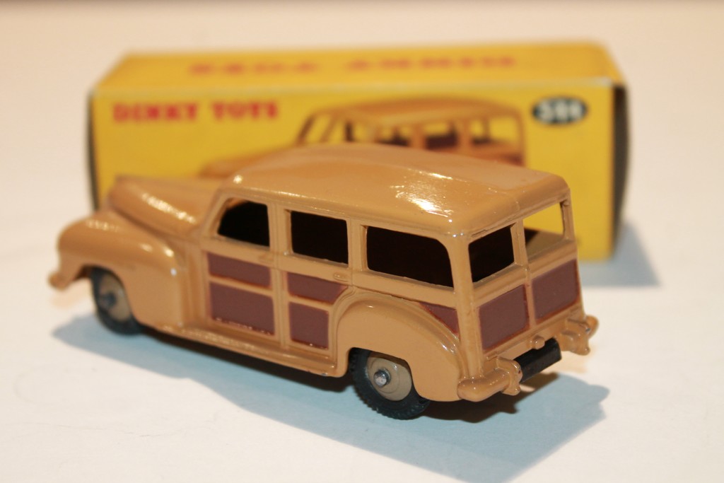 PLYMOUTH BREAK WOODY DINKY TOYS 1/43°