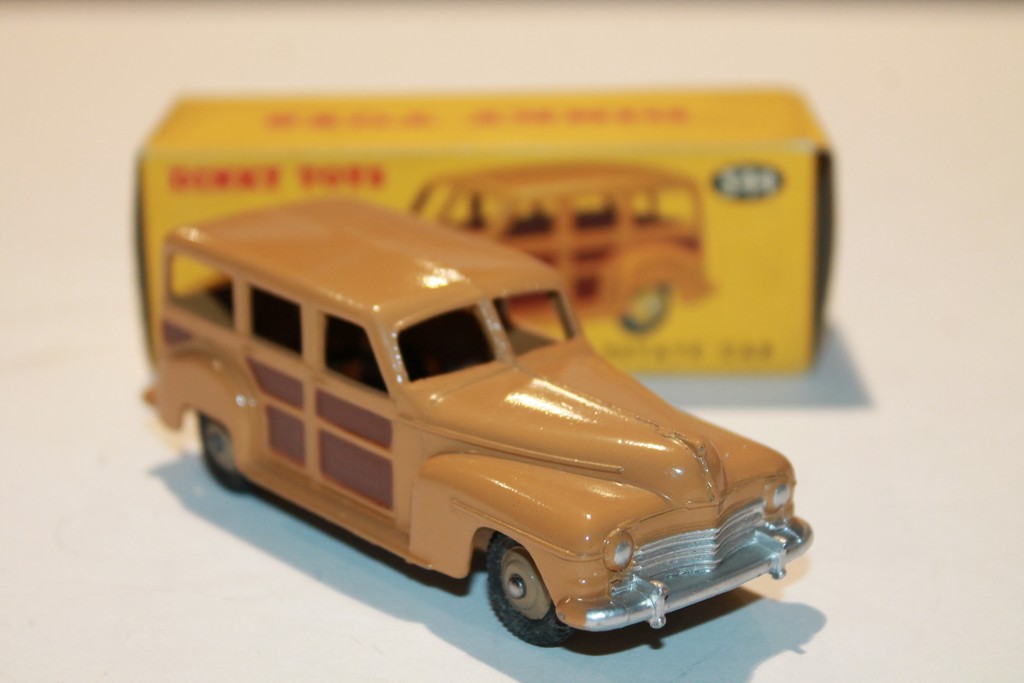 PLYMOUTH BREAK WOODY DINKY TOYS 1/43°