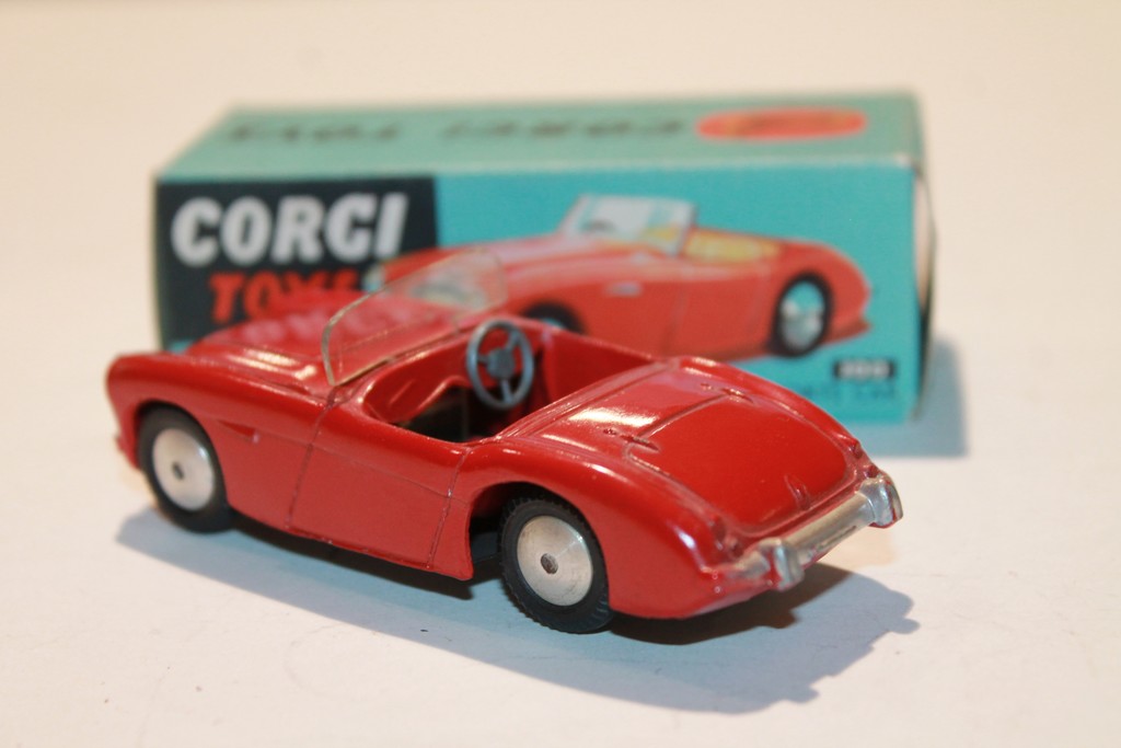 AUSTIN HEALEY SPORTS CAR ROUGE CORGI TOYS 1/43°