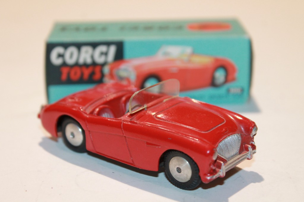 AUSTIN HEALEY SPORTS CAR ROUGE CORGI TOYS 1/43°