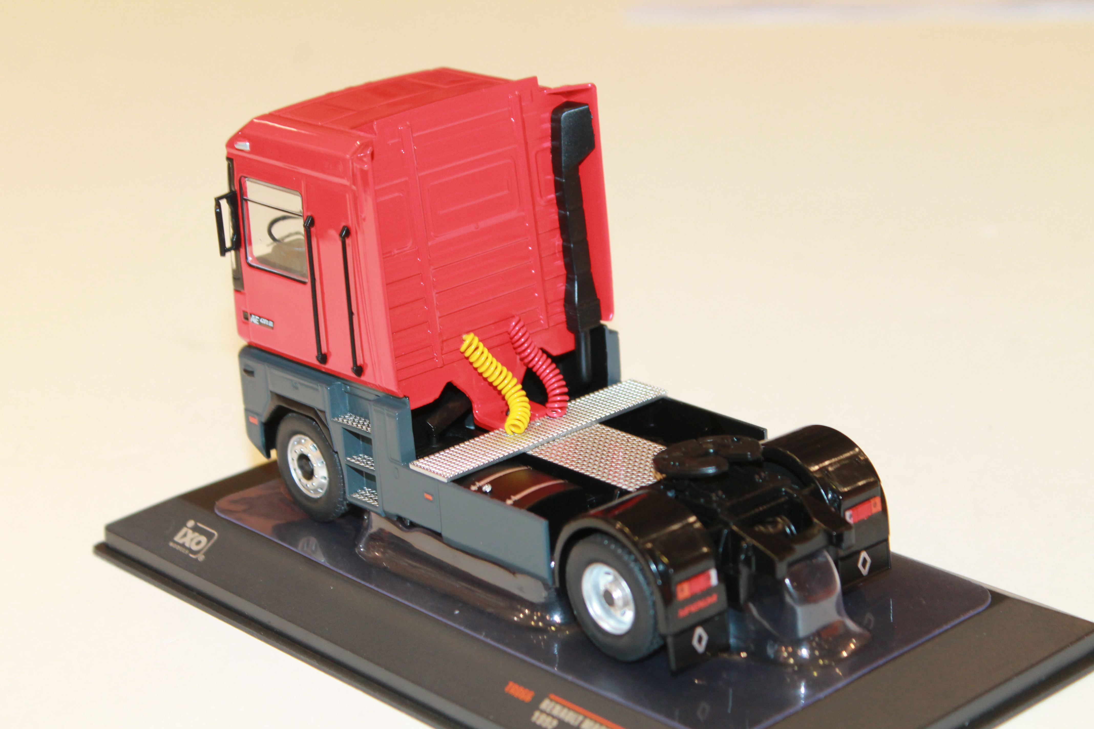 RENAULT MAGNUM AE 420 TI 1992 IXO 1/43°