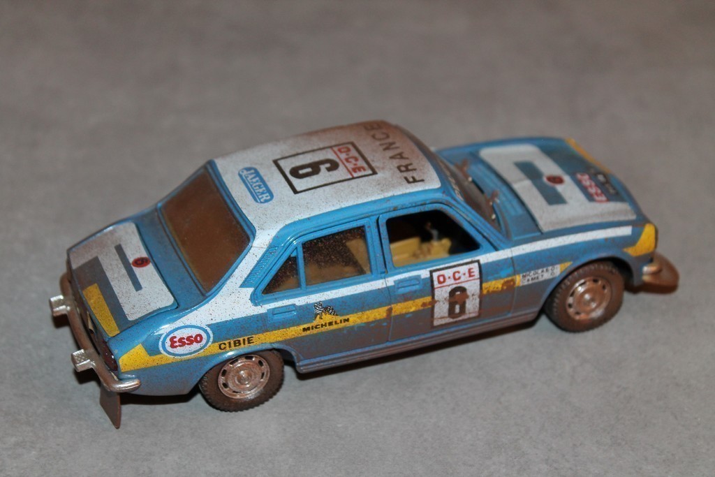 JOUET ANCIEN PEUGEOT 504 GL EAST AFRICAN SAFARI POLISTIL 1/24