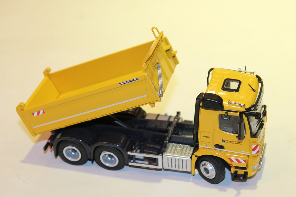 MODELE MERCEDES-BENZ AROCS NZG 1/50