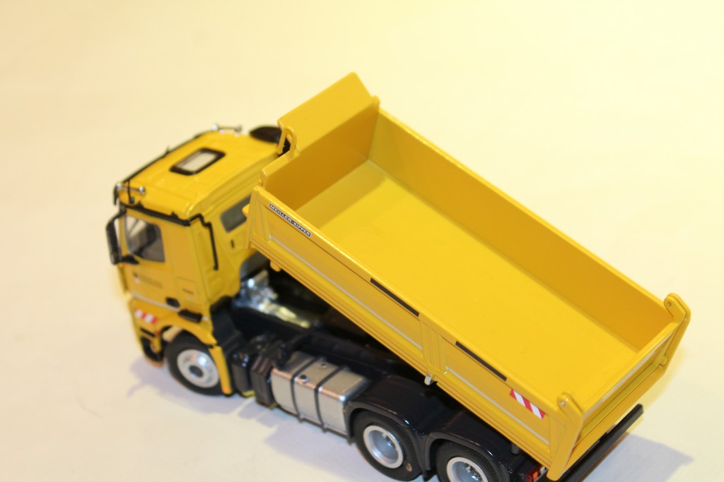 MODELE MERCEDES-BENZ AROCS NZG 1/50