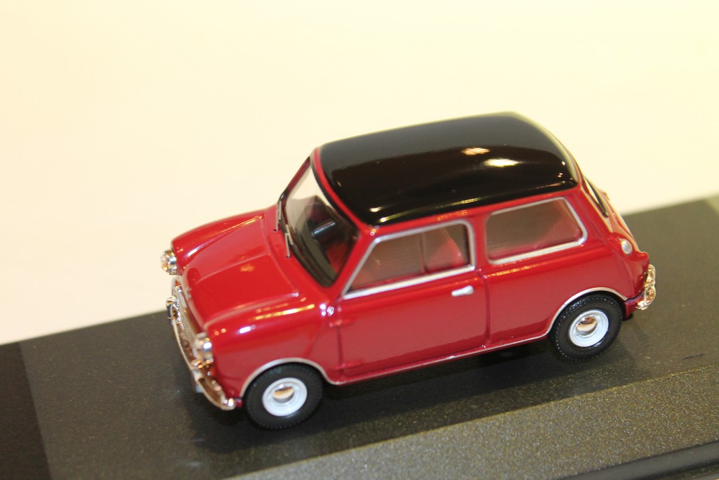 MINIATURE MINI AUSTIN COOPERS MKI RED 1962 VANGUARDS 1/43°