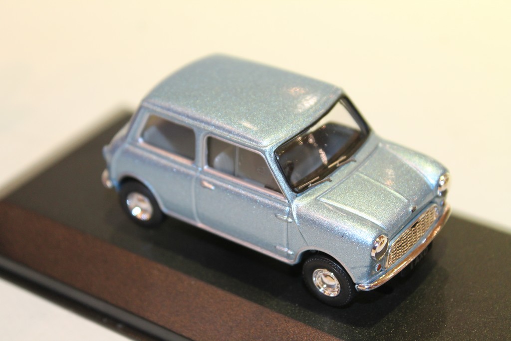 MINIATURE AUSTIN MINI 7 VANGUARDS 1/43°