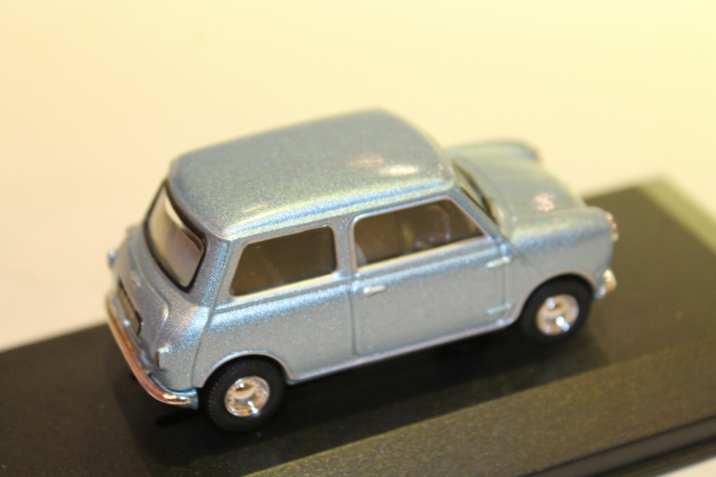 MINIATURE AUSTIN MINI 7 VANGUARDS 1/43°