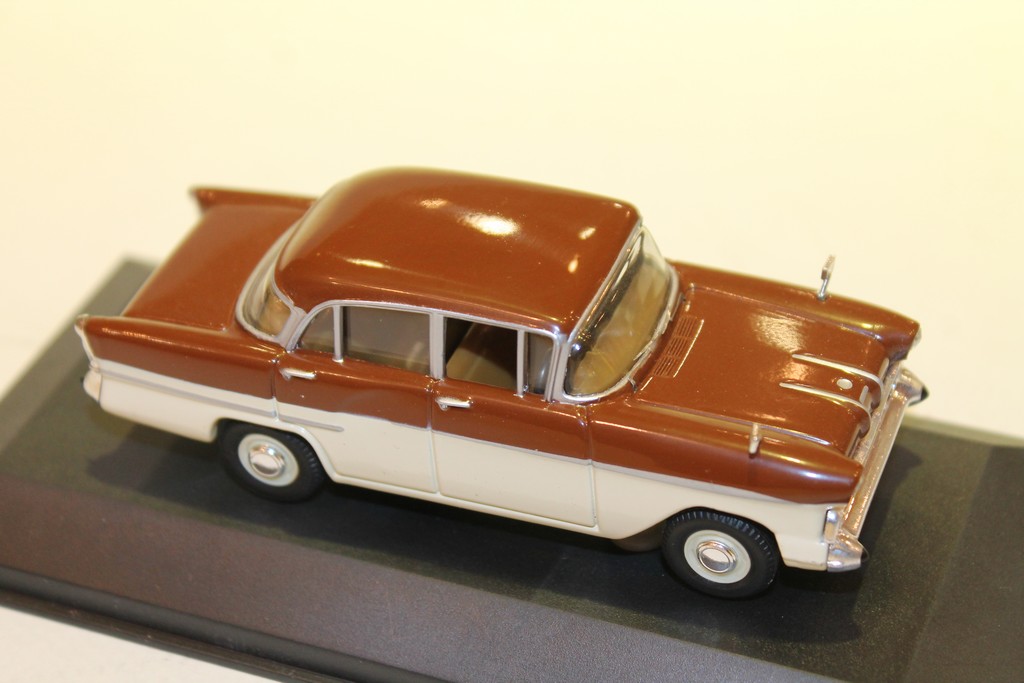 MINIATURE VAUXHALL VICTOR 1958 VANGUARD 1/43°