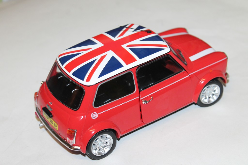 MODEL MINI COOPER 1.3i UNION JACK SOLIDO 1/18