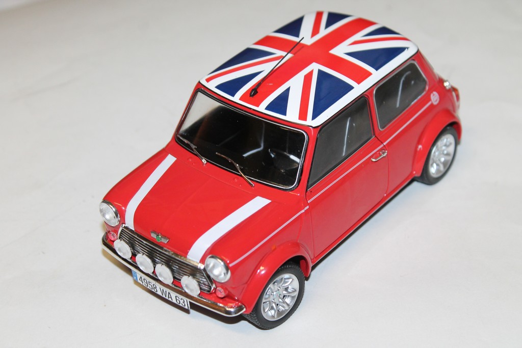 MINI COOPER 1.3i UNION JACK SOLIDO 1/18