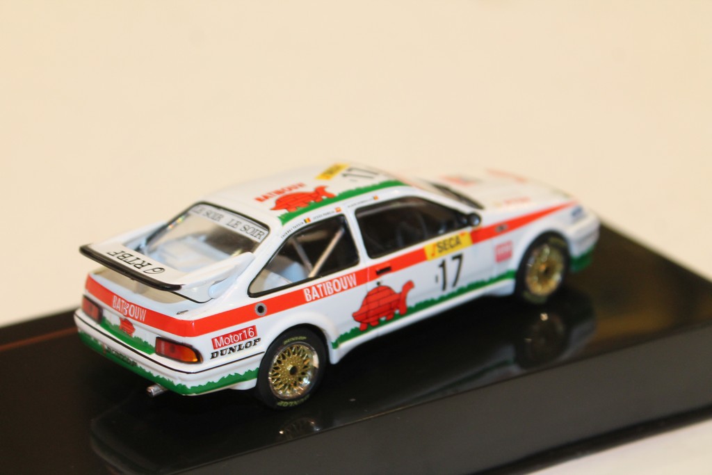 MINIATURE FORD SIERRA RS COSWORTH #17 WTCC 1987 IXO 1/43