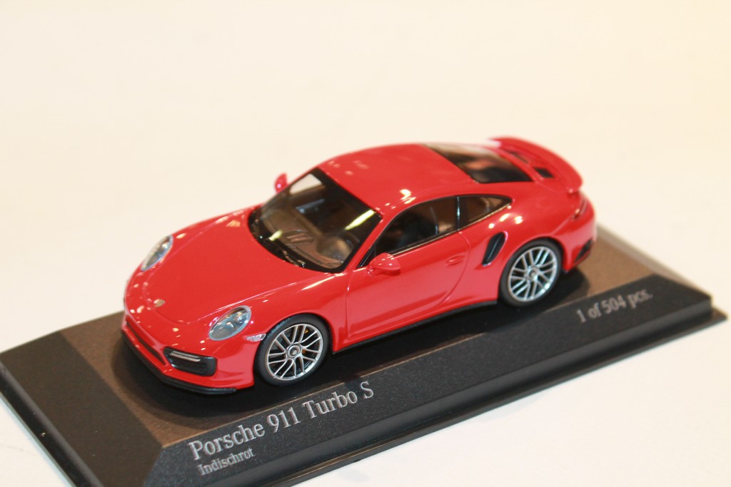 Echelle 1/43 Porsche 911 Turbo S Cabriolet rouge carmin Herpa