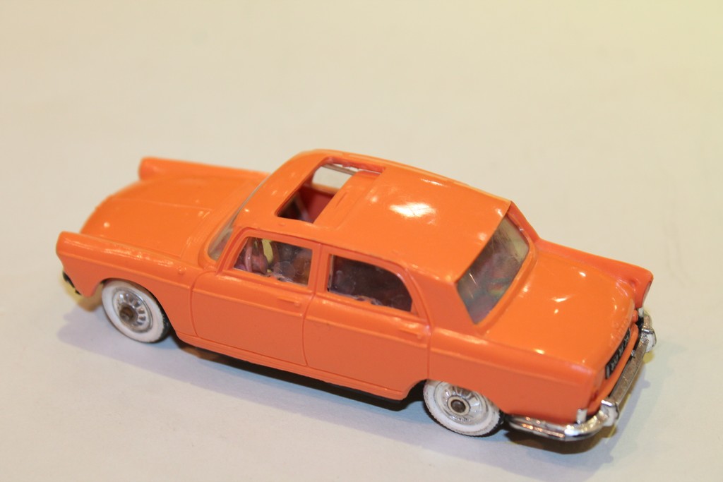 JOUET ANCIEN PEUGEOT 404 1964 NOREV 1/43