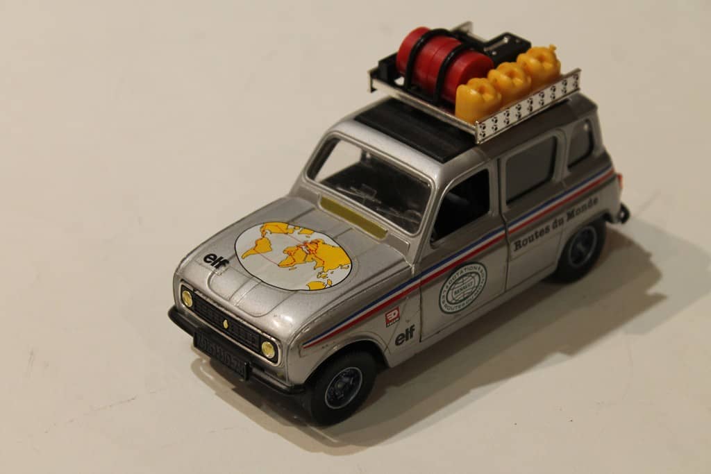 RENAULT 4 ROUTES DU MONDE BURAGO 1/24
