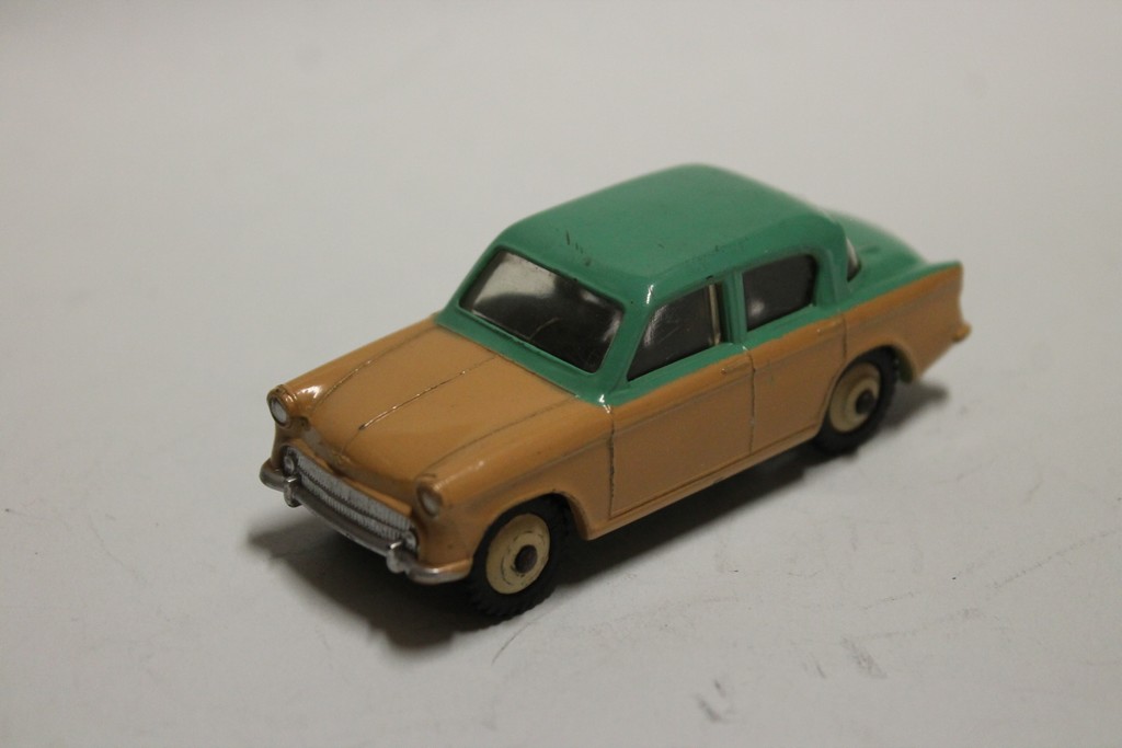 HILLMAN MINX ORANGE 1960 DINKY TOYS 1/43°