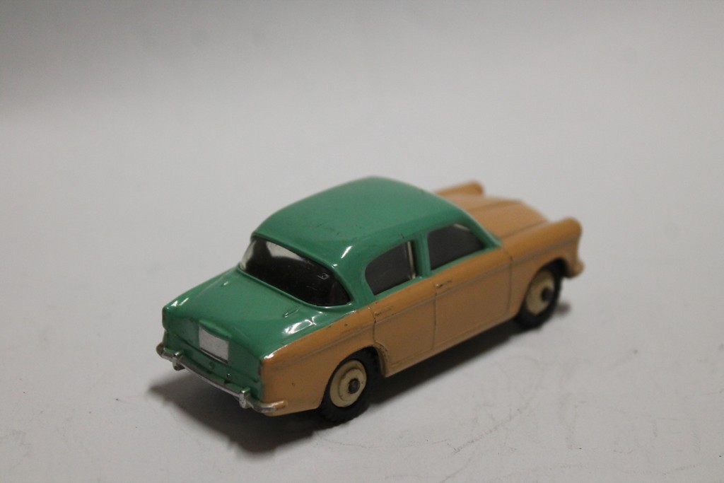 HILLMAN MINX ORANGE 1960 DINKY TOYS 1/43°