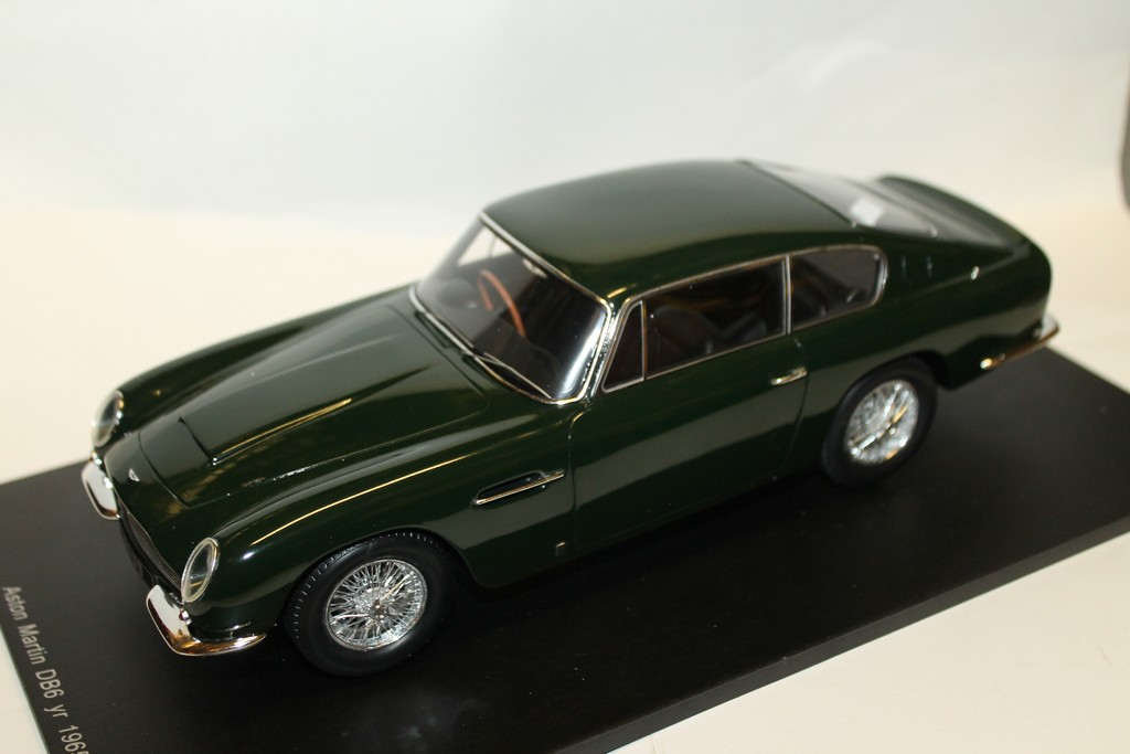 ASTON MARTIN DB6 1965 VERTE SPARK 1/18°