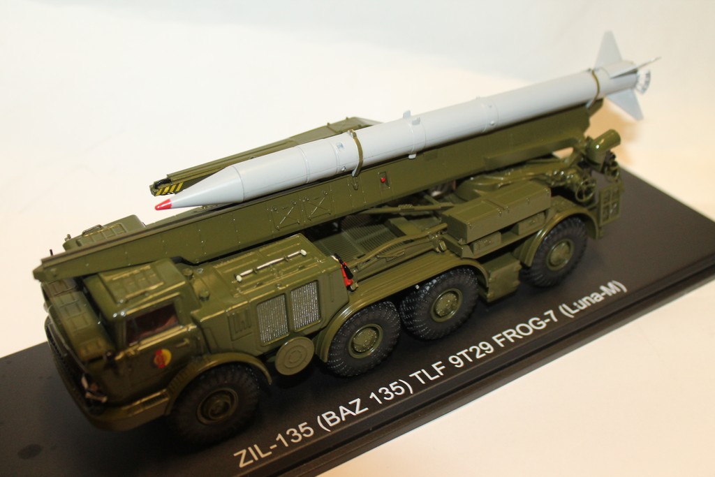 CAMION PORTE MISSILES ZIL-135 TLF 9T29 PREMIUM CLASSIXXS 1/43°