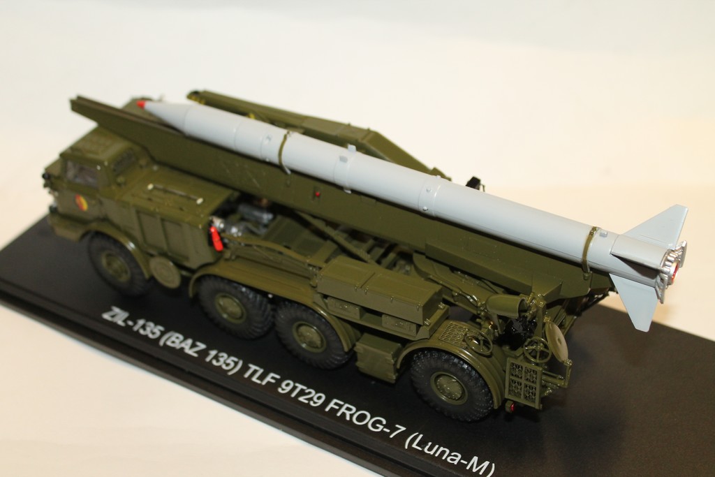 CAMION PORTE MISSILES ZIL-135 TLF 9T29 PREMIUM CLASSIXXS 1/43°