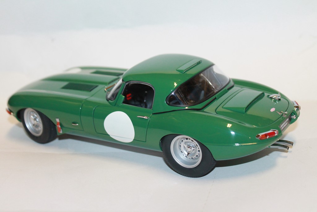 JAGUAR E-TYPE VERT AUTOART 1/18°