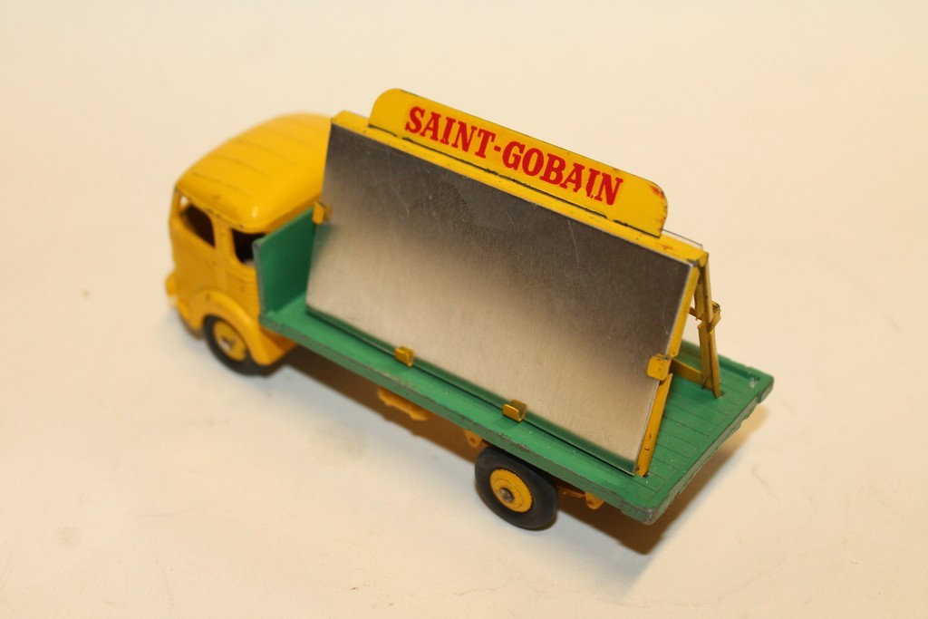 SIMCA CARGO PORTE VITRINE DINKY TOYS 1/43°