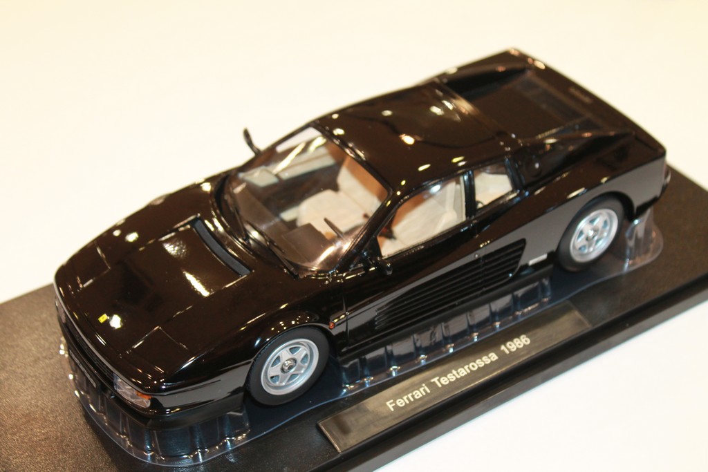 FERRARI TESTAROSSA 1986 NOIR KK SCALES 1/18°