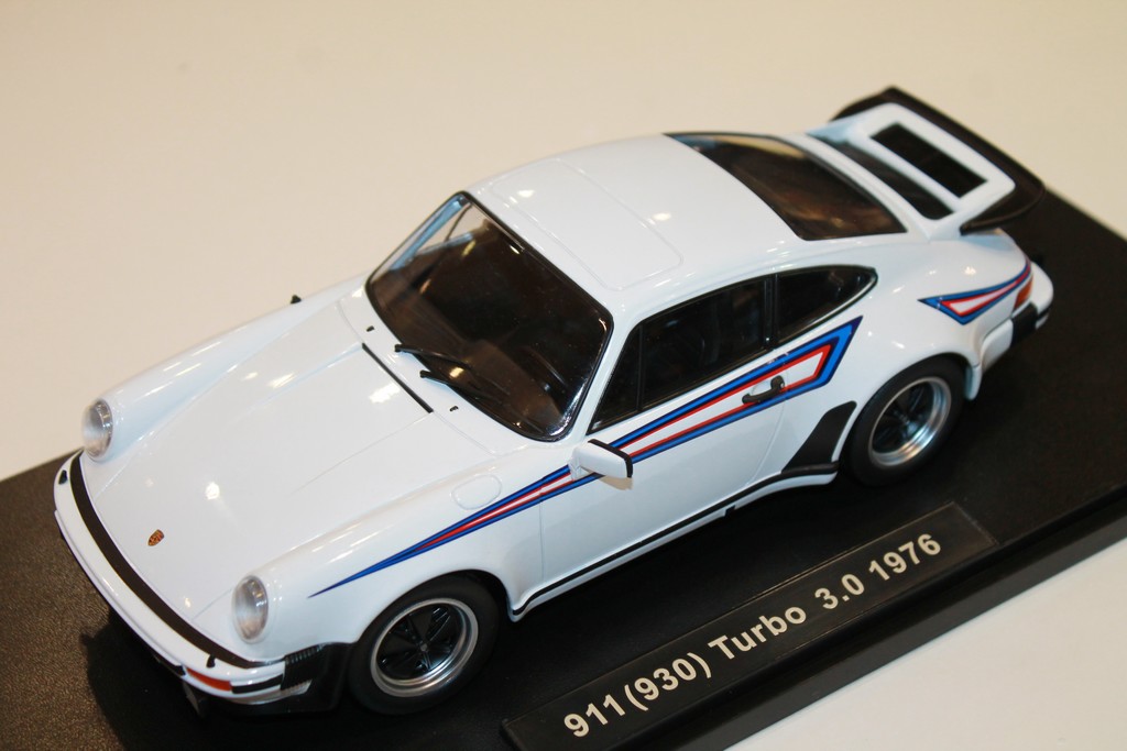 PORSCHE 911 (930) TURBO 3.0 BLANC  1976 KK SCALES 1/18°