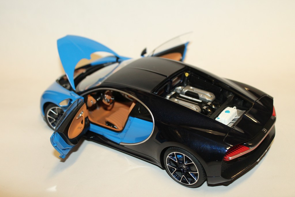 BUGATTI CHIRON BLEU AUTO ART 1/18°