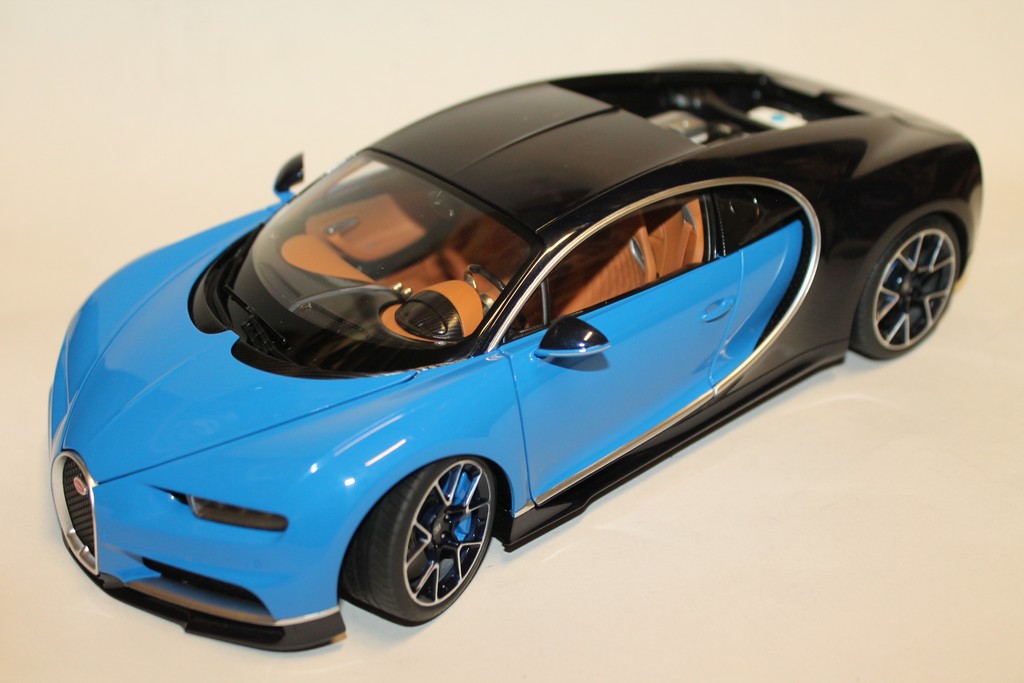 BUGATTI CHIRON BLEU AUTO ART 1/18°