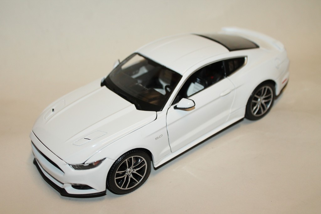 FORD MUSTANG GT BLANCHE 2015 MAISTO 1/18°