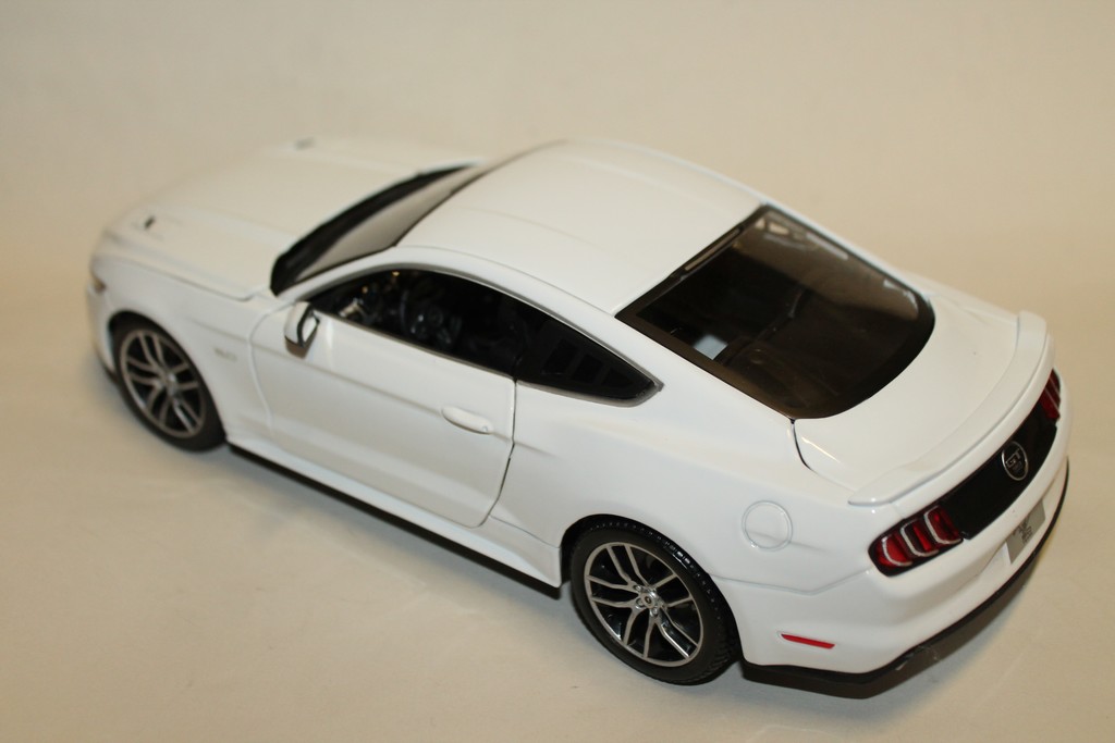 FORD MUSTANG GT BLANCHE 2015 MAISTO 1/18°