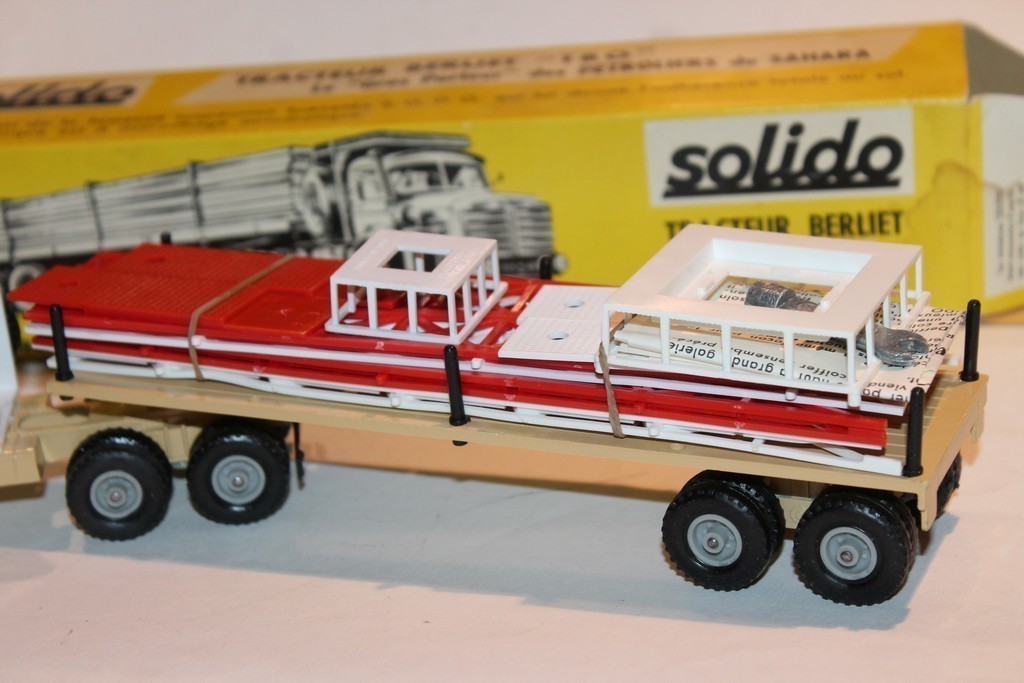 TRACTEUR BERLIET "PETROLIER" SOLIDO 1/43°