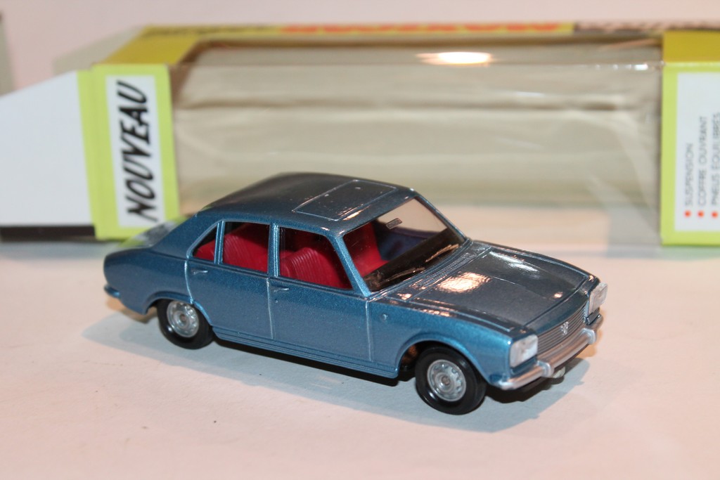 PEUGEOT 504 BLUE SOLIDO MAXICAR 1/32°
