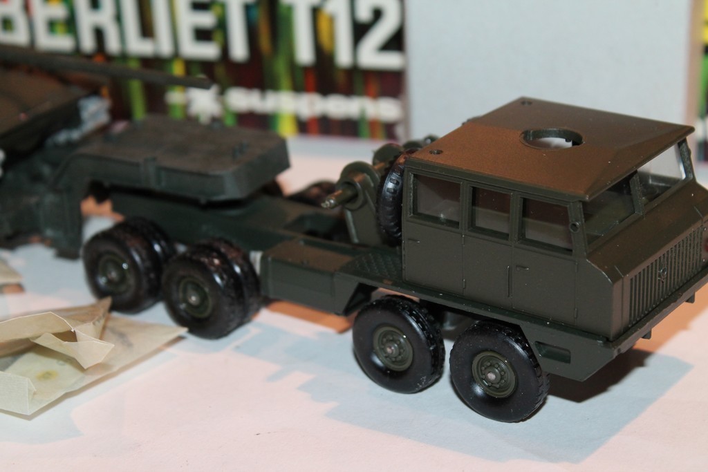 TRACTEUR BERLIET T12 PORTE CHAR SOLIDO 1/43°